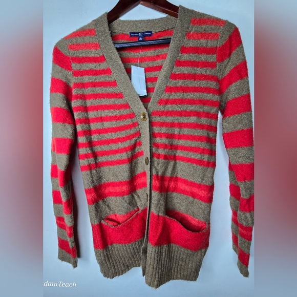 Gap Button Up V Neck Long Sleeves Sweater - Picture 2 of 5